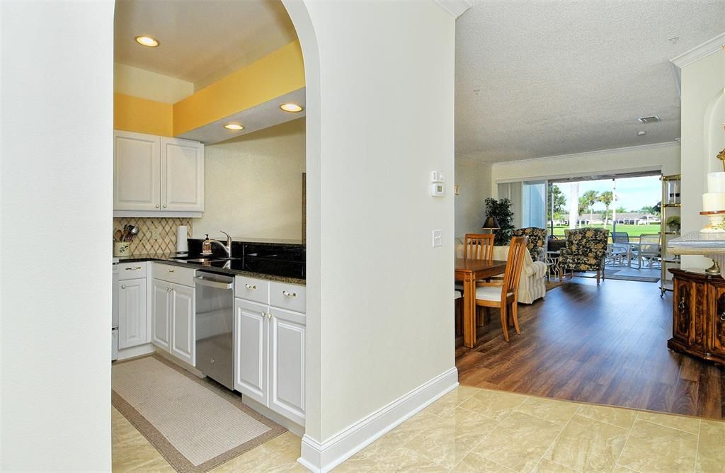 For Sale: $395,000 (2 beds, 2 baths, 1572 Square Feet)