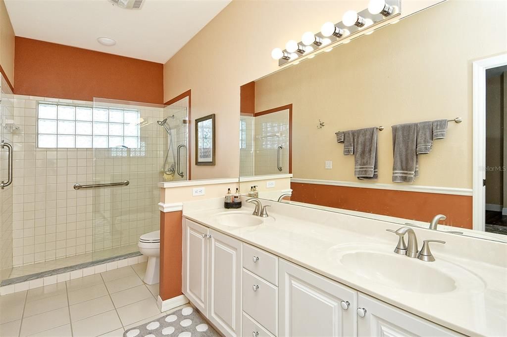 For Sale: $395,000 (2 beds, 2 baths, 1572 Square Feet)