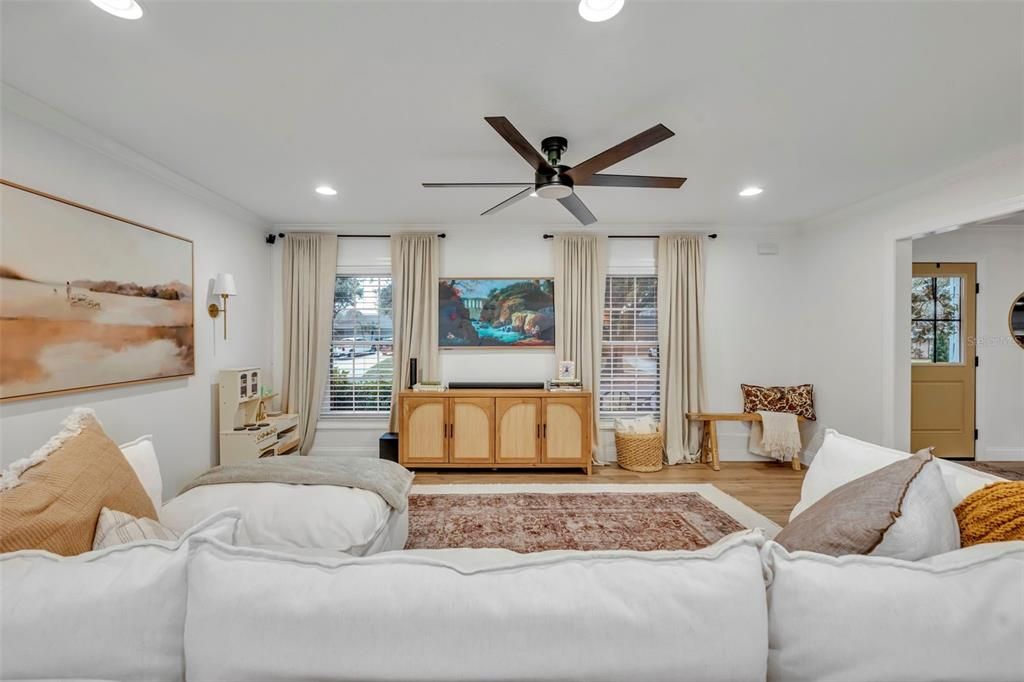 待售: $785,000 (4 贝兹, 2 浴室, 2638 平方英尺)