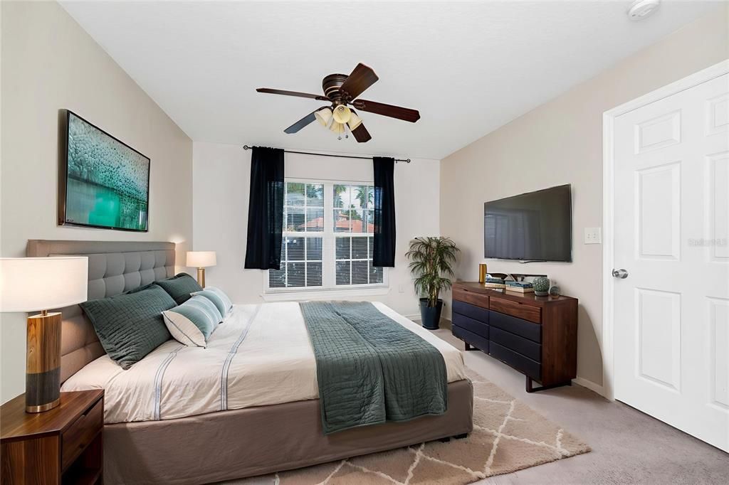 待售: $179,000 (2 贝兹, 2 浴室, 1004 平方英尺)