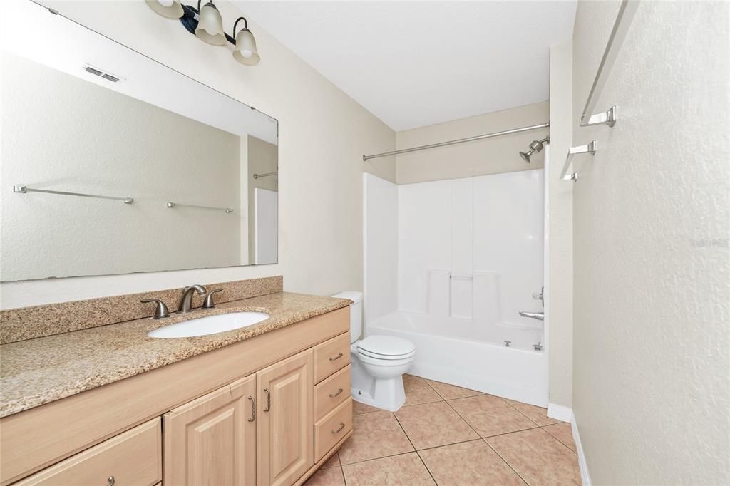 待售: $179,000 (2 贝兹, 2 浴室, 1004 平方英尺)