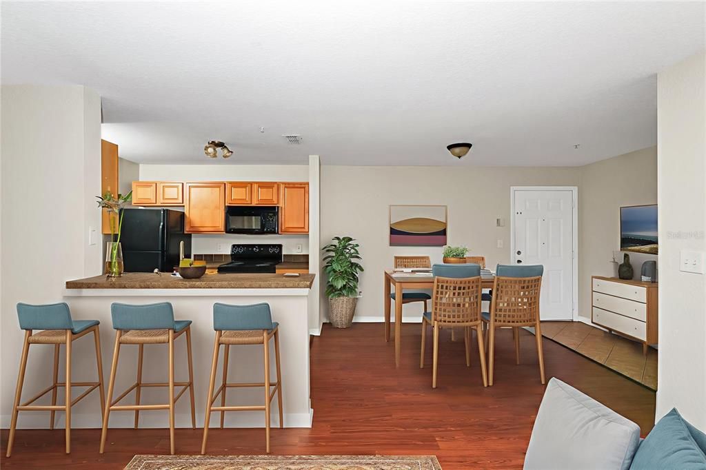 待售: $179,000 (2 贝兹, 2 浴室, 1004 平方英尺)