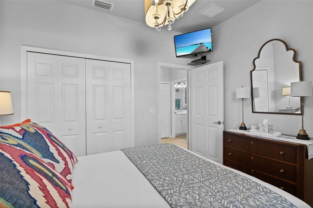 待售: $440,000 (2 贝兹, 2 浴室, 1572 平方英尺)