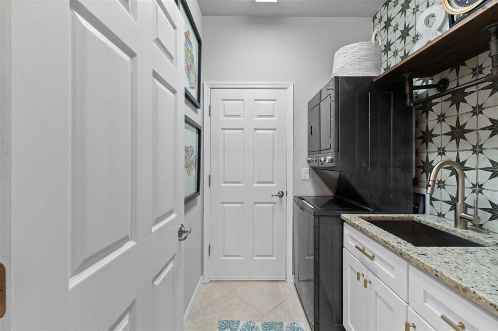 待售: $440,000 (2 贝兹, 2 浴室, 1572 平方英尺)