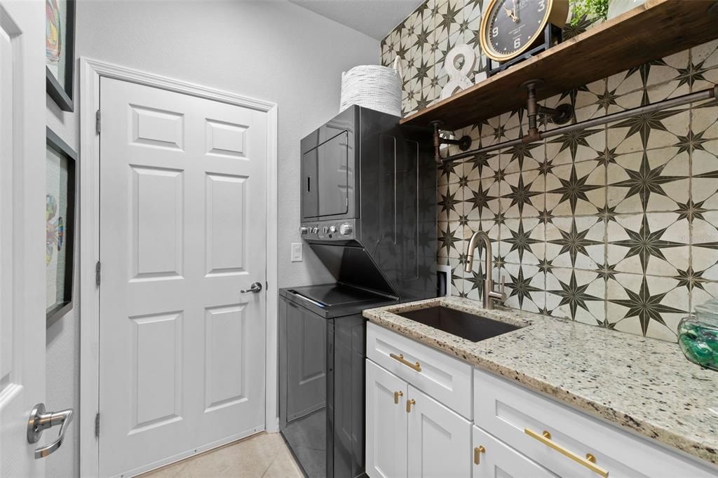 待售: $440,000 (2 贝兹, 2 浴室, 1572 平方英尺)