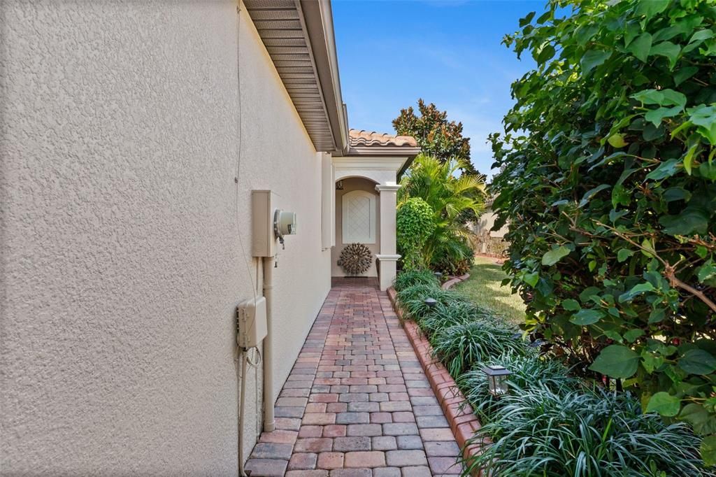 待售: $440,000 (2 贝兹, 2 浴室, 1572 平方英尺)