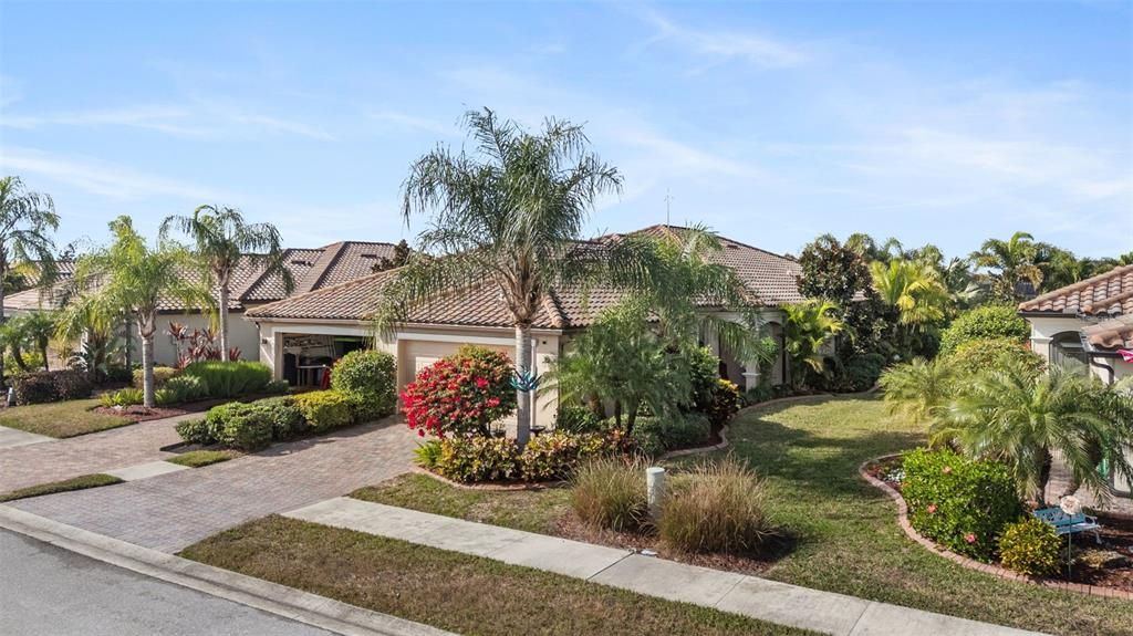 待售: $440,000 (2 贝兹, 2 浴室, 1572 平方英尺)