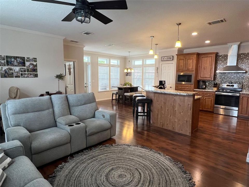 待售: $250,000 (3 贝兹, 2 浴室, 1531 平方英尺)