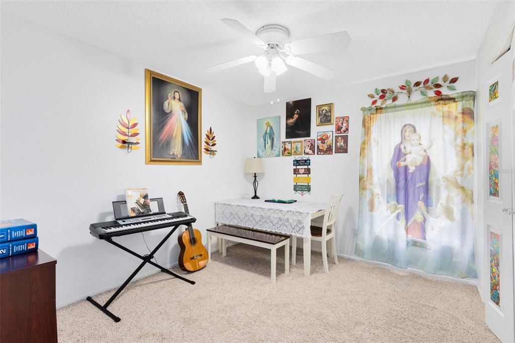 For Sale: $575,000 (4 beds, 2 baths, 2291 Square Feet)