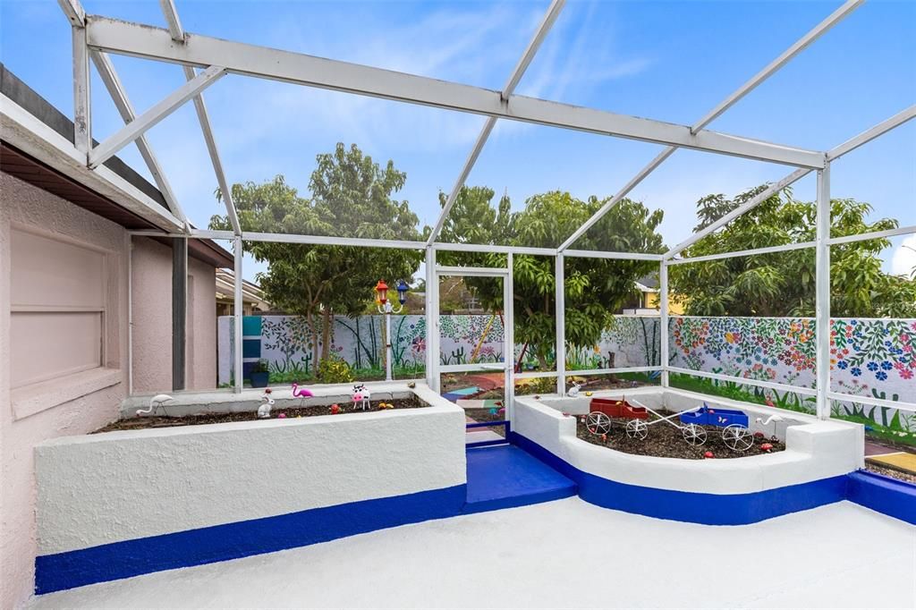 For Sale: $575,000 (4 beds, 2 baths, 2291 Square Feet)