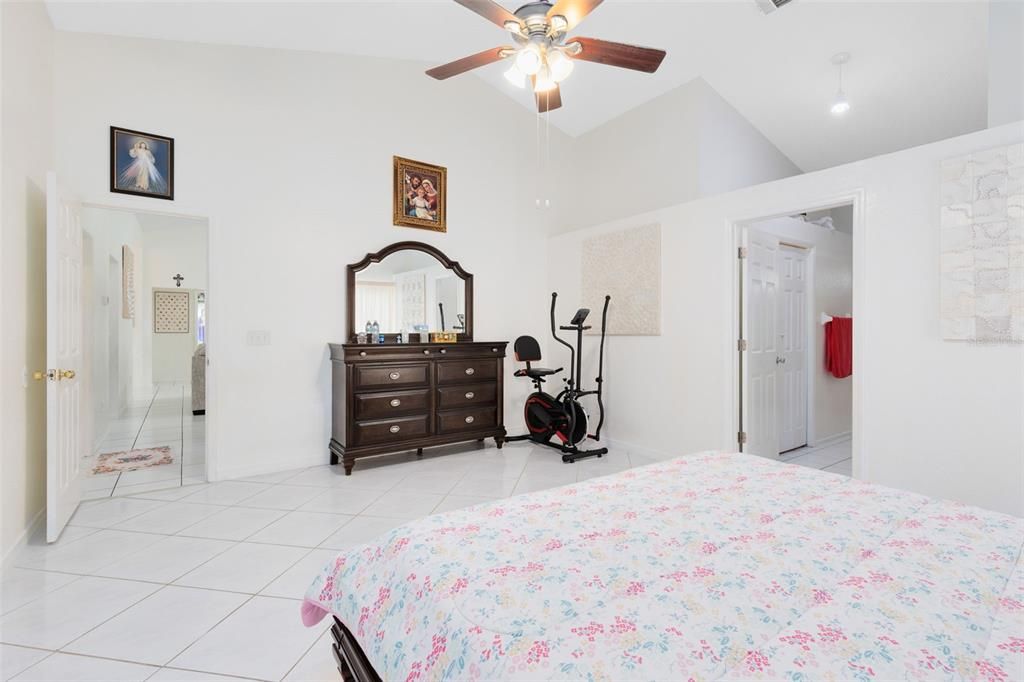 For Sale: $575,000 (4 beds, 2 baths, 2291 Square Feet)