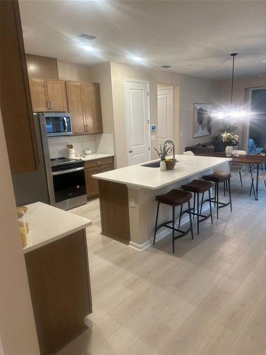 待售: $299,990 (3 贝兹, 2 浴室, 2281 平方英尺)