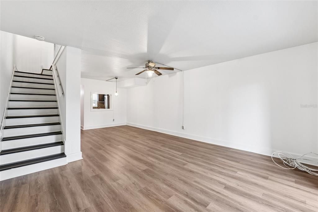 For Rent: $1,600 (2 beds, 1 baths, 1088 Square Feet)