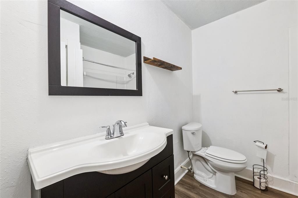 For Rent: $1,600 (2 beds, 1 baths, 1088 Square Feet)