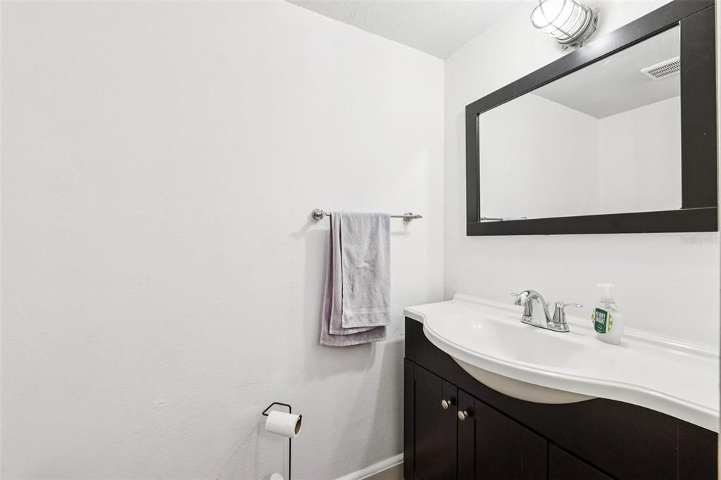 For Rent: $1,600 (2 beds, 1 baths, 1088 Square Feet)