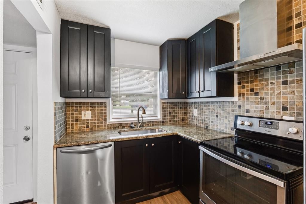 For Rent: $1,600 (2 beds, 1 baths, 1088 Square Feet)