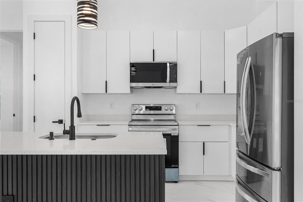 En Venta: $360,000 (4 camas, 2 baños, 1813 Pies cuadrados)