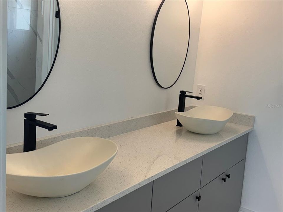 En Venta: $360,000 (4 camas, 2 baños, 1813 Pies cuadrados)