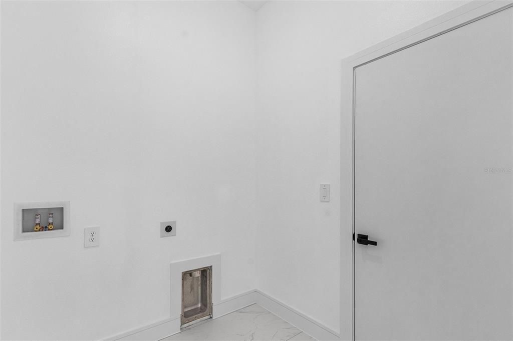 En Venta: $360,000 (4 camas, 2 baños, 1813 Pies cuadrados)