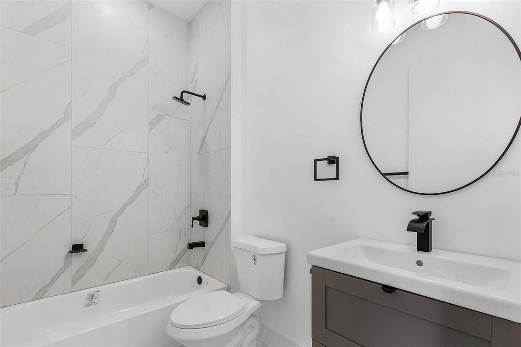 En Venta: $360,000 (4 camas, 2 baños, 1813 Pies cuadrados)