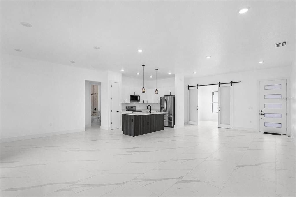 En Venta: $360,000 (4 camas, 2 baños, 1813 Pies cuadrados)