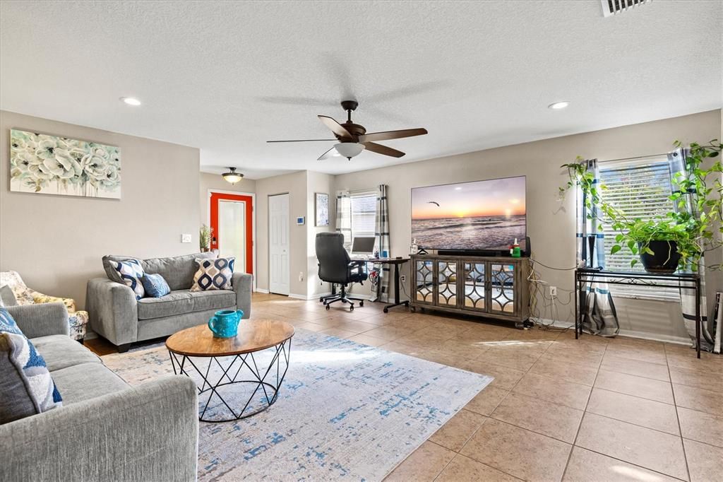 En Venta: $409,900 (3 camas, 2 baños, 1844 Pies cuadrados)