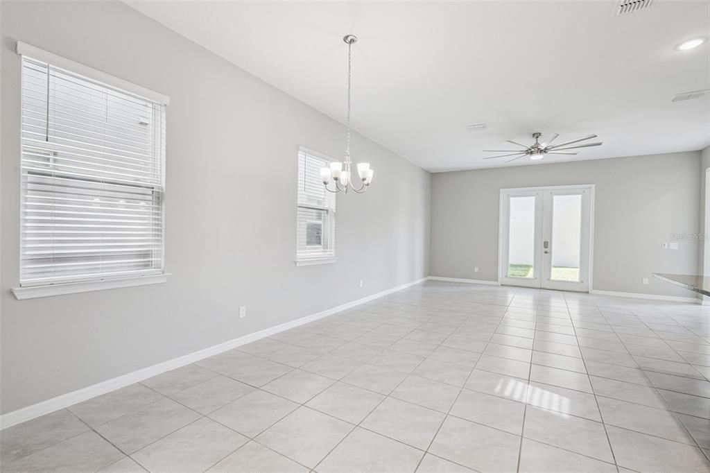 En Venta: $650,000 (5 camas, 4 baños, 2500 Pies cuadrados)