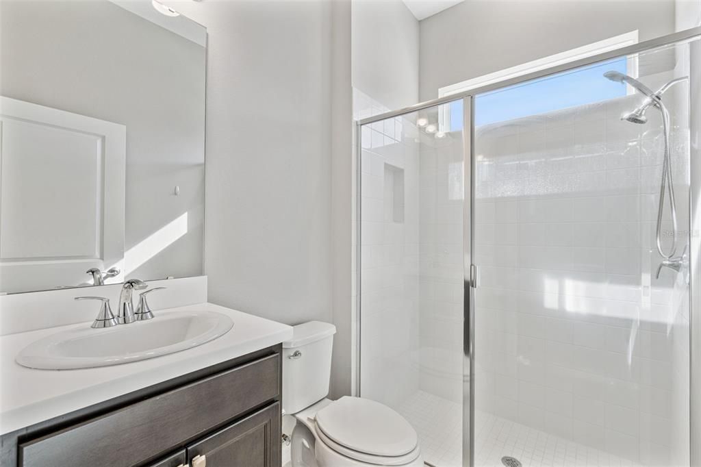 En Venta: $650,000 (5 camas, 4 baños, 2500 Pies cuadrados)