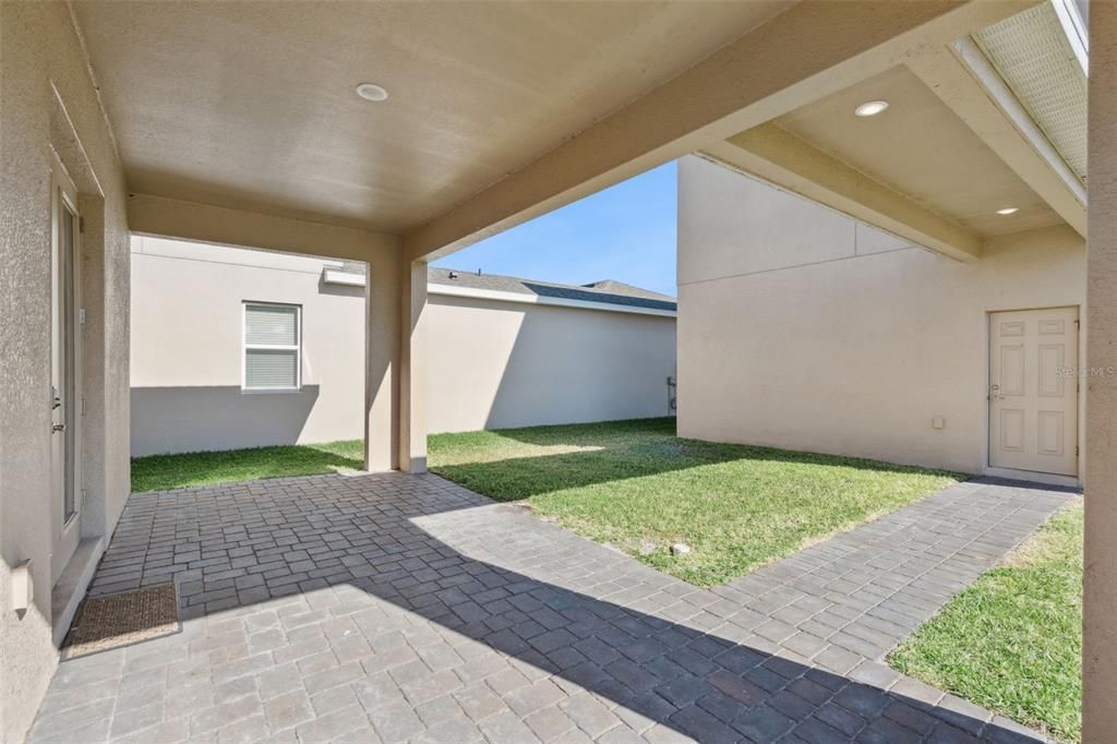 En Venta: $650,000 (5 camas, 4 baños, 2500 Pies cuadrados)