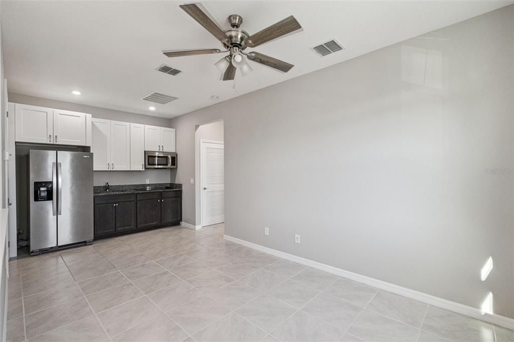 En Venta: $650,000 (5 camas, 4 baños, 2500 Pies cuadrados)