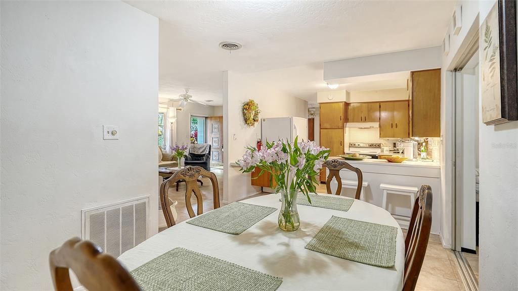 待售: $309,000 (3 贝兹, 1 浴室, 1250 平方英尺)