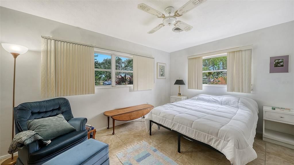 待售: $309,000 (3 贝兹, 1 浴室, 1250 平方英尺)