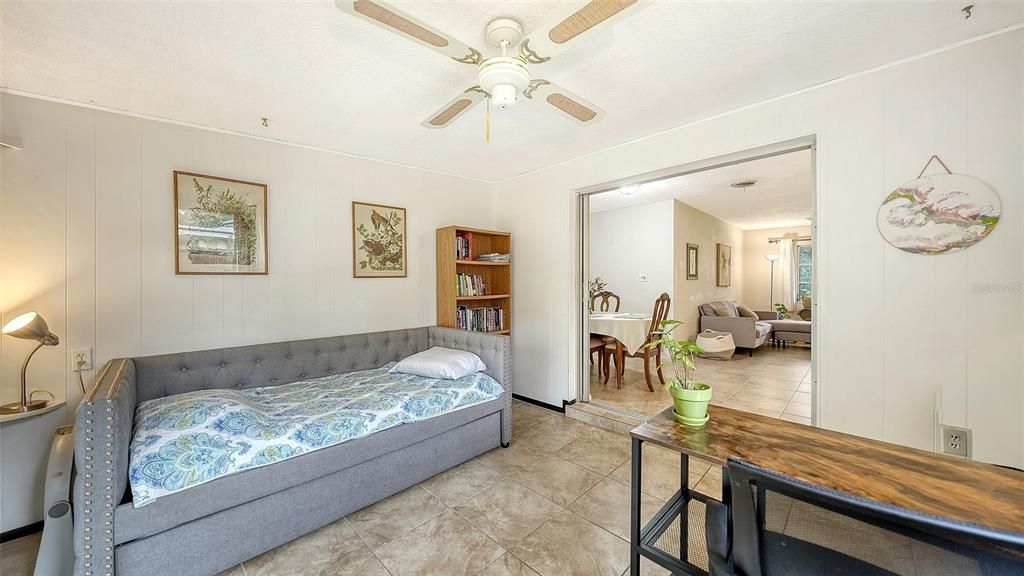 待售: $309,000 (3 贝兹, 1 浴室, 1250 平方英尺)