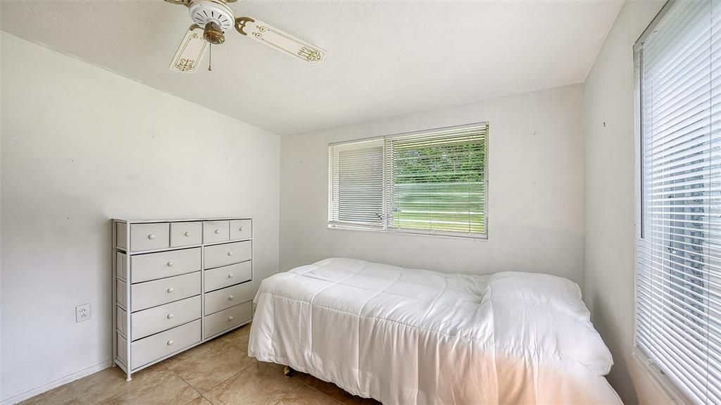 待售: $309,000 (3 贝兹, 1 浴室, 1250 平方英尺)