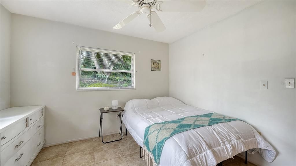 待售: $309,000 (3 贝兹, 1 浴室, 1250 平方英尺)