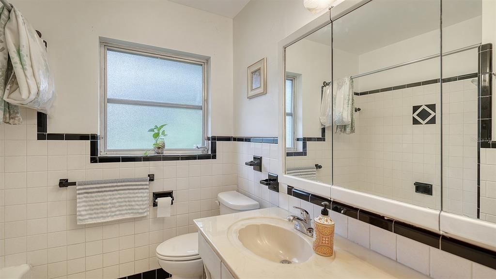 待售: $309,000 (3 贝兹, 1 浴室, 1250 平方英尺)