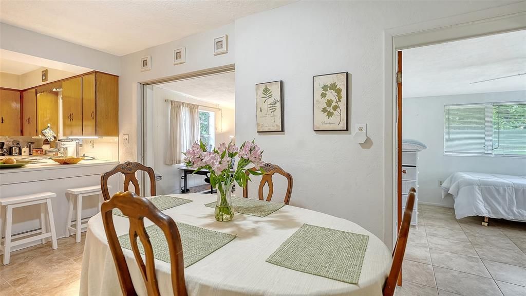 待售: $309,000 (3 贝兹, 1 浴室, 1250 平方英尺)