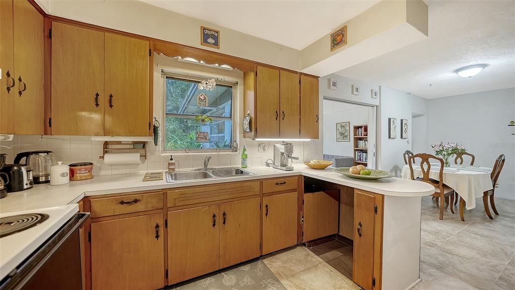 待售: $309,000 (3 贝兹, 1 浴室, 1250 平方英尺)