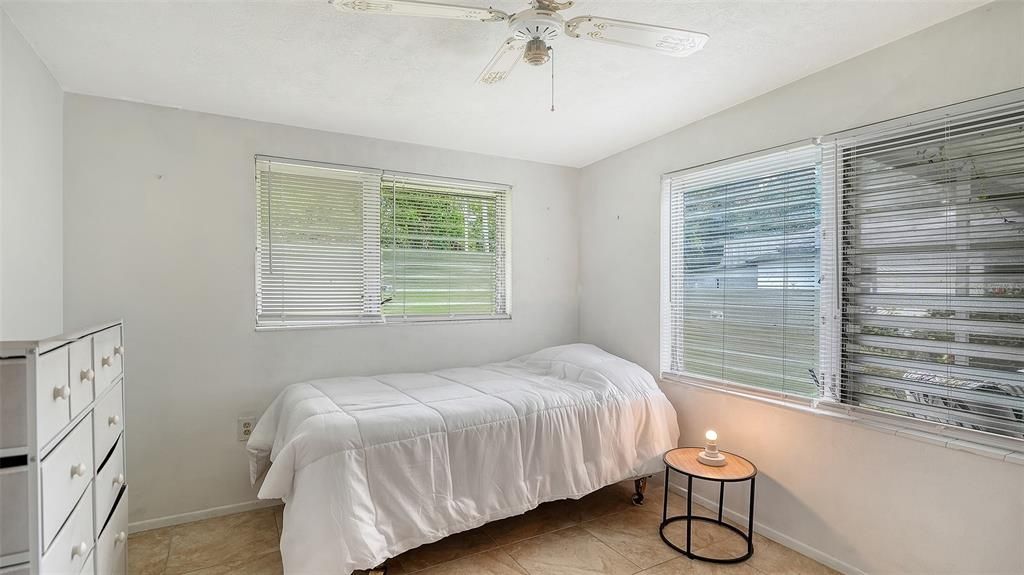 待售: $309,000 (3 贝兹, 1 浴室, 1250 平方英尺)