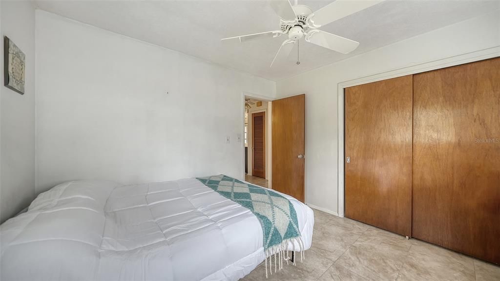 待售: $309,000 (3 贝兹, 1 浴室, 1250 平方英尺)