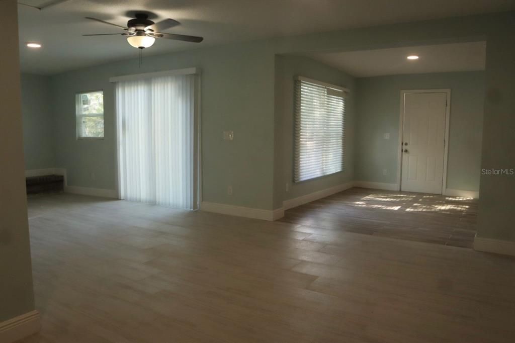 For Sale: $360,000 (4 beds, 2 baths, 1727 Square Feet)