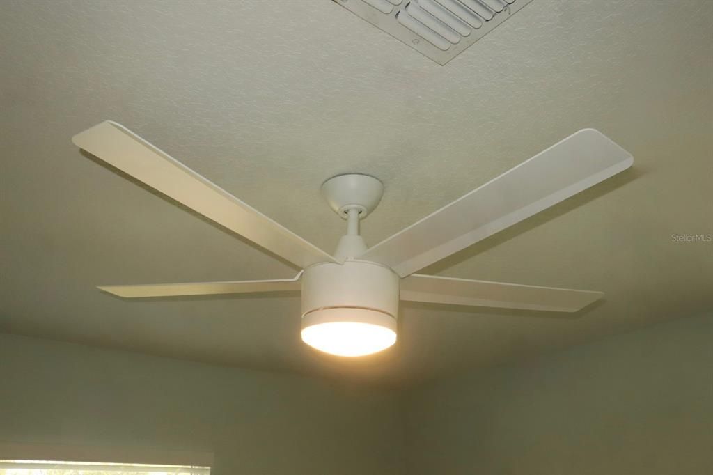 For Sale: $360,000 (4 beds, 2 baths, 1727 Square Feet)