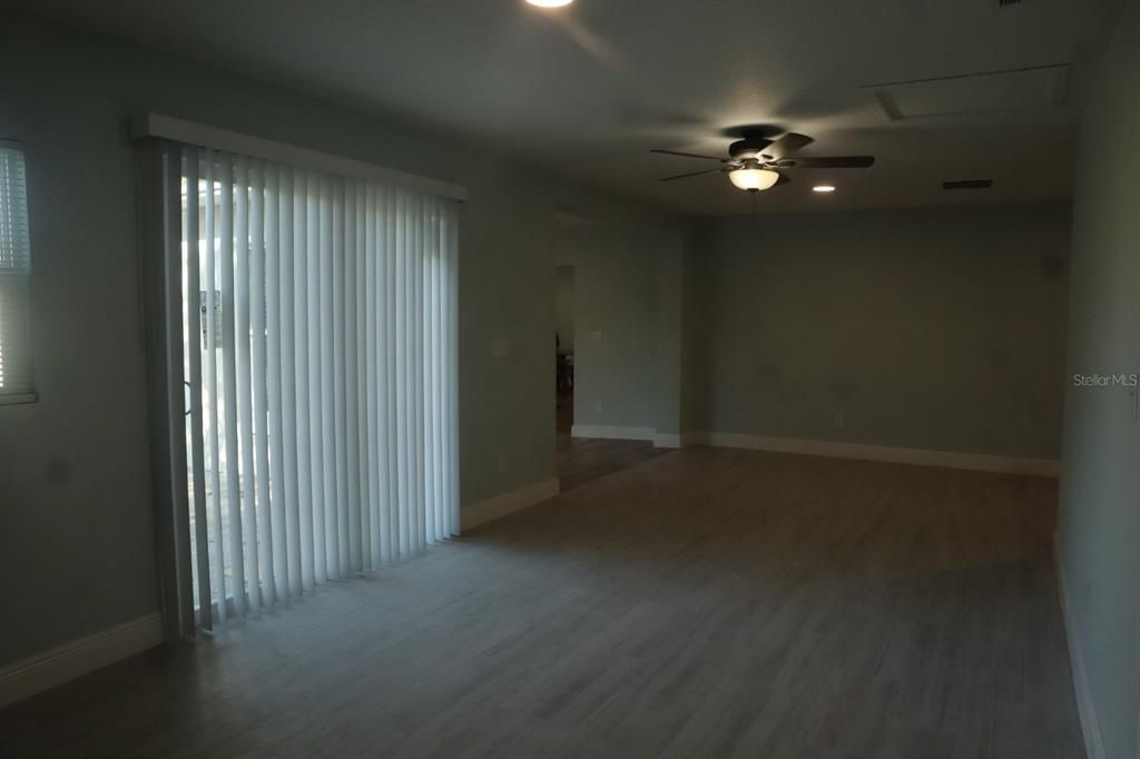 For Sale: $360,000 (4 beds, 2 baths, 1727 Square Feet)