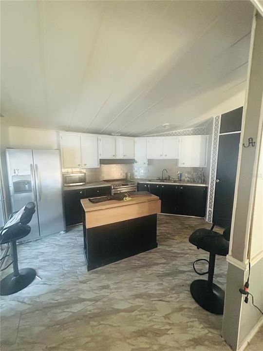 На продажу: $124,998 (2 спален, 2 ванн, 768 Квадратных фут)