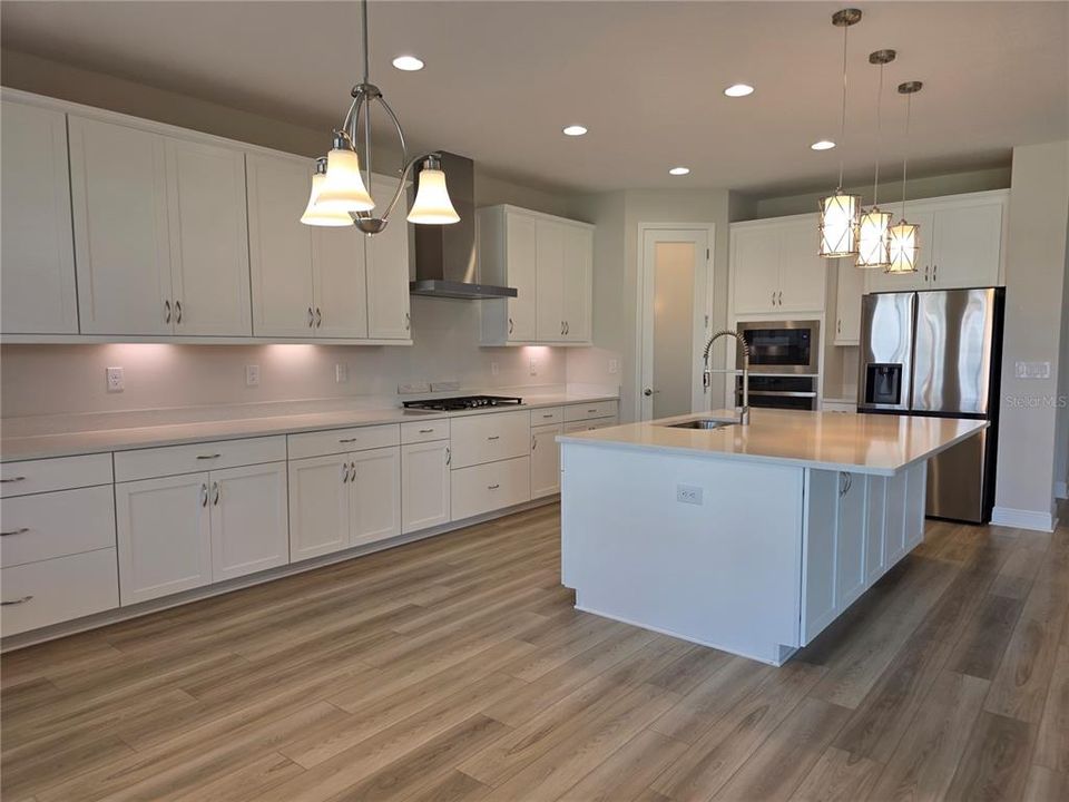 For Rent: $3,500 (5 beds, 4 baths, 3573 Square Feet)