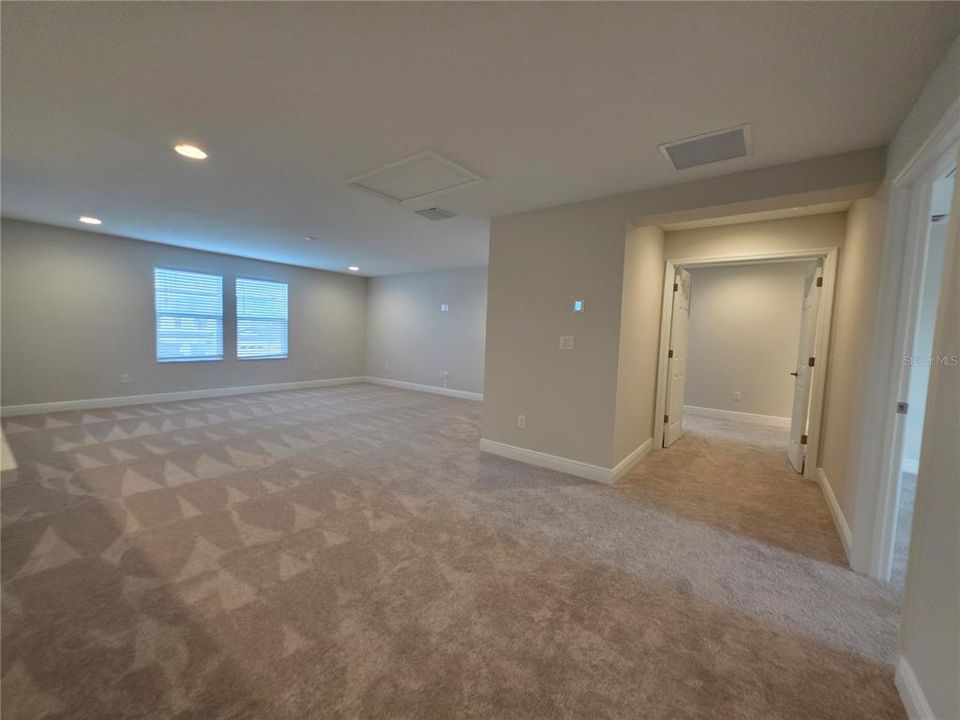 For Rent: $3,500 (5 beds, 4 baths, 3573 Square Feet)