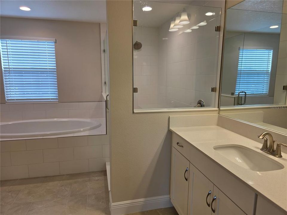 For Rent: $3,500 (5 beds, 4 baths, 3573 Square Feet)