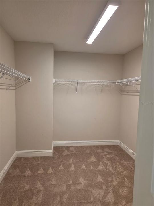 For Rent: $3,500 (5 beds, 4 baths, 3573 Square Feet)