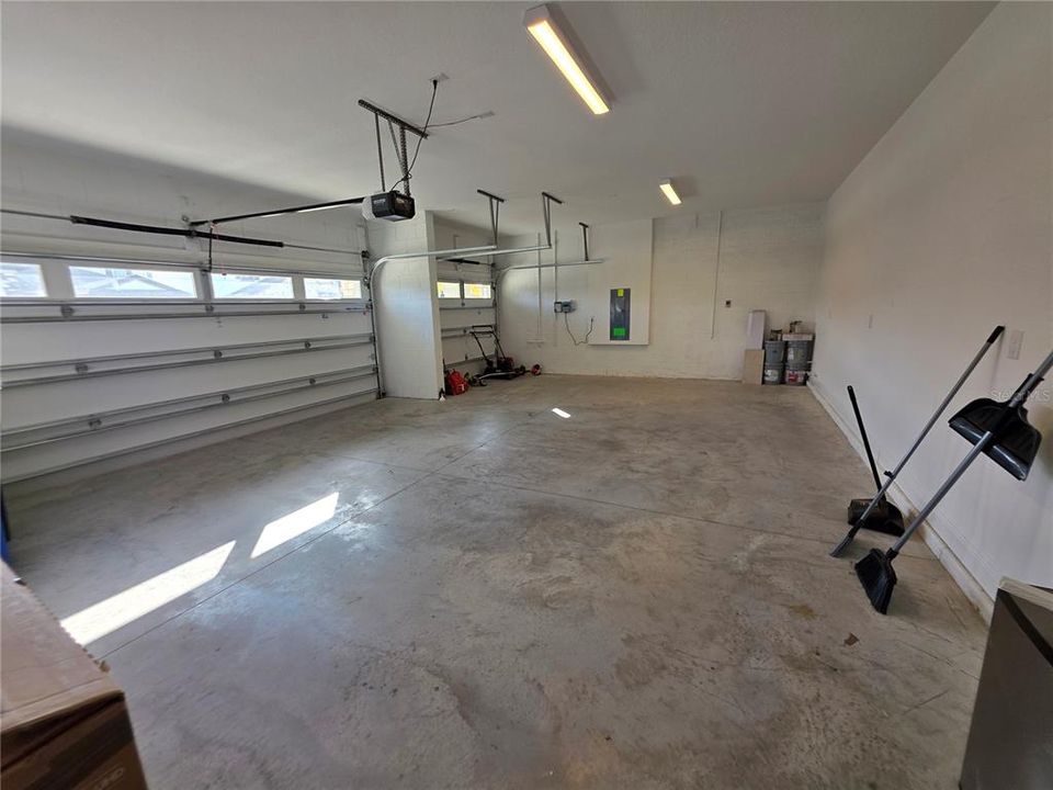 For Rent: $3,500 (5 beds, 4 baths, 3573 Square Feet)