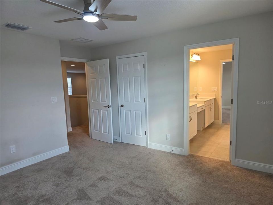 For Rent: $3,500 (5 beds, 4 baths, 3573 Square Feet)